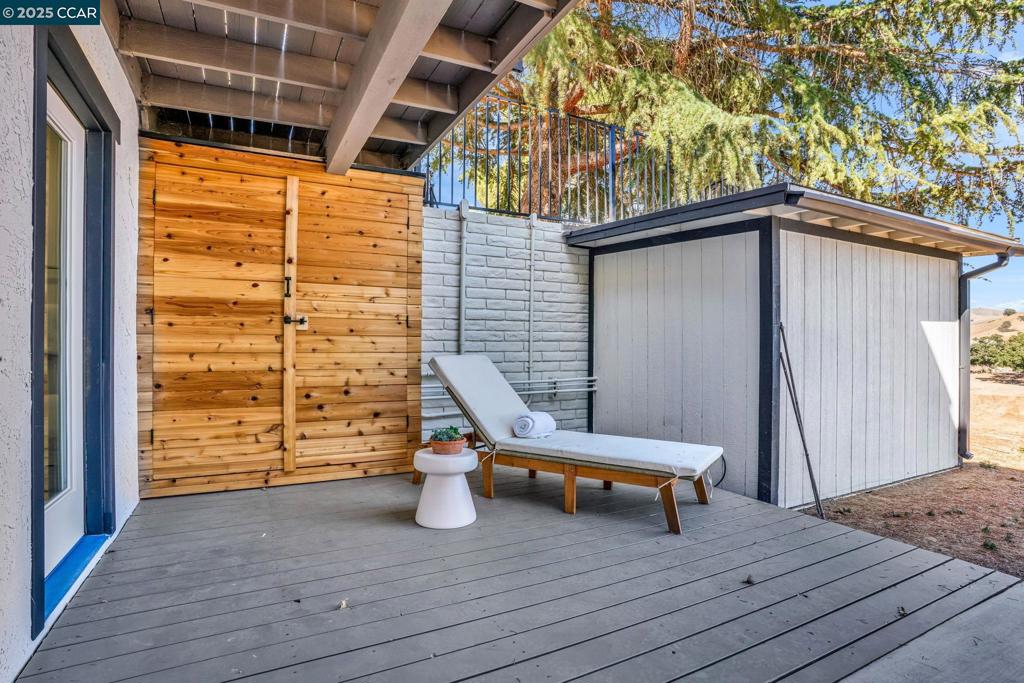 COUNTRY LIVING - Residential