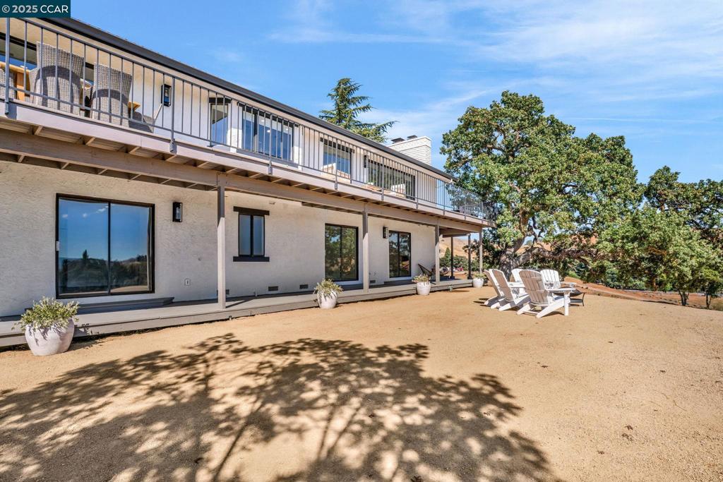 COUNTRY LIVING - Residential