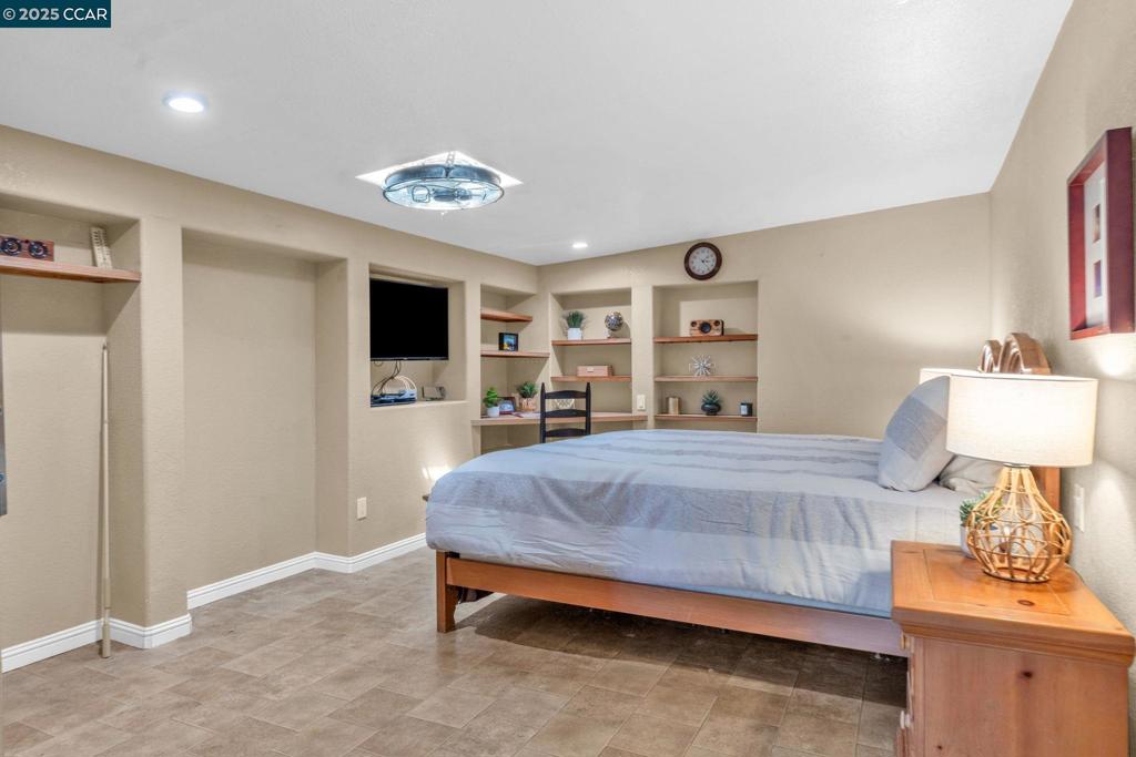 COUNTRY LIVING - Residential