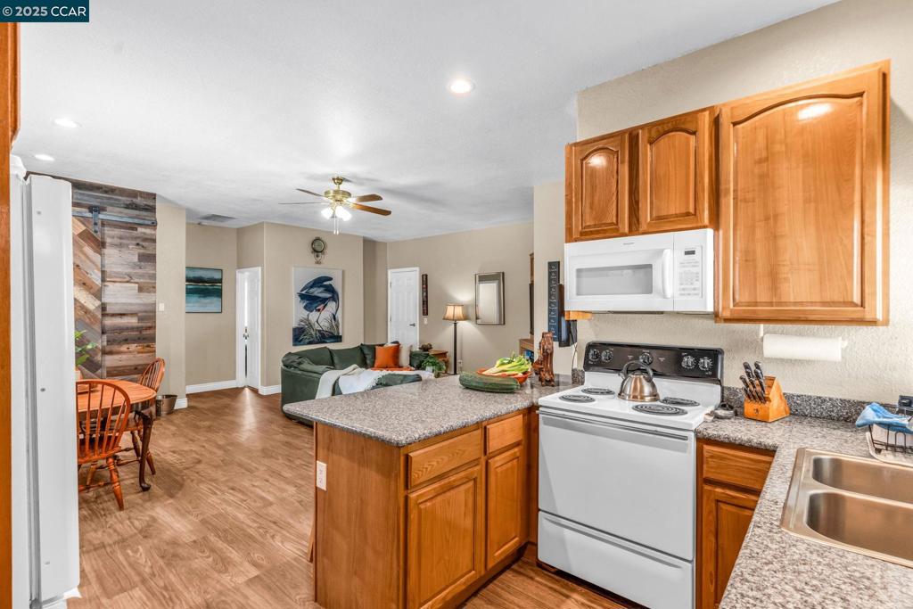 COUNTRY LIVING - Residential