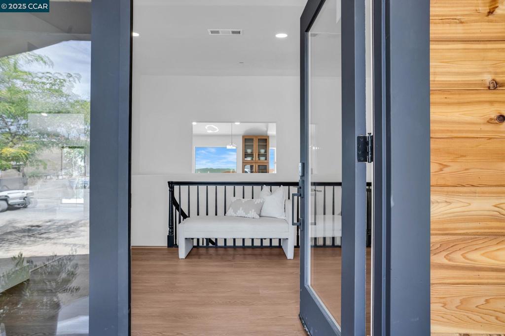 COUNTRY LIVING - Residential