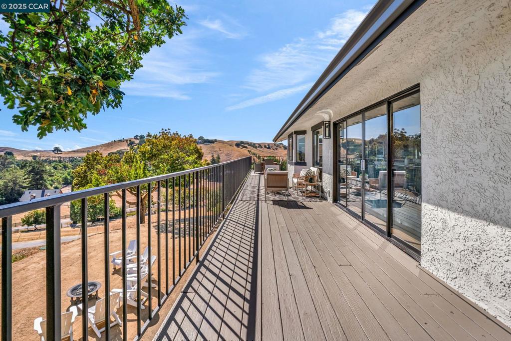 COUNTRY LIVING - Residential