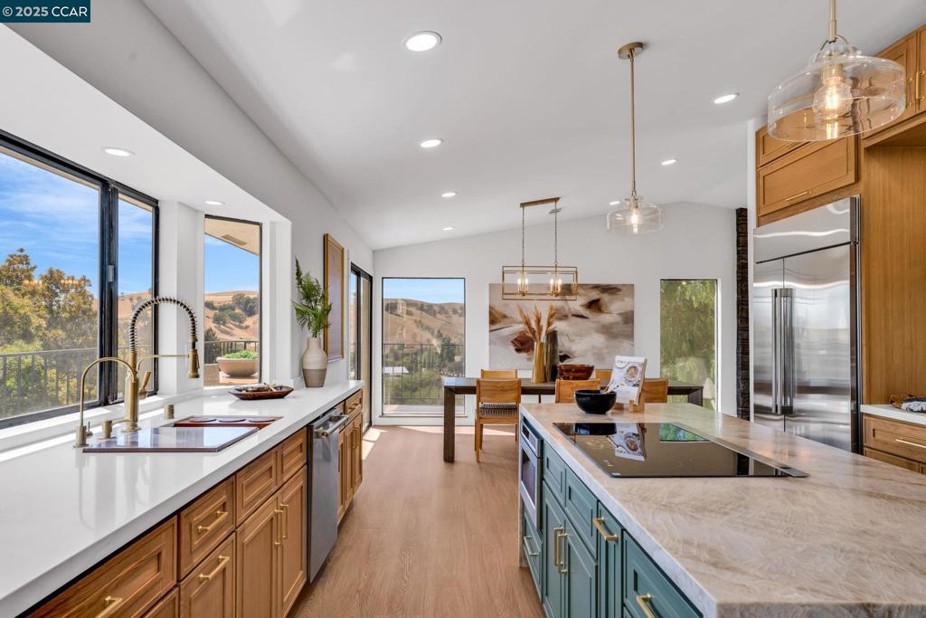 COUNTRY LIVING - Residential