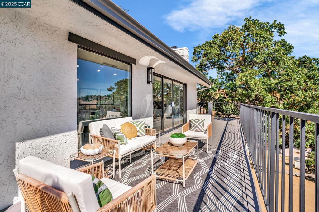 COUNTRY LIVING - Residential