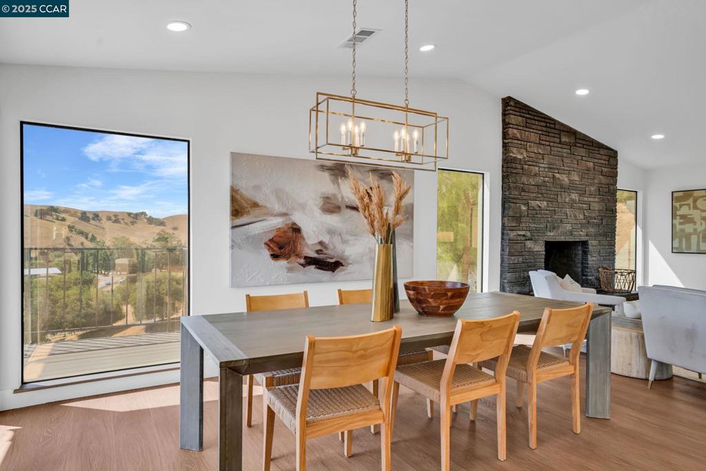 COUNTRY LIVING - Residential