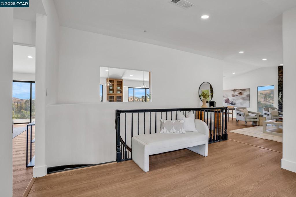COUNTRY LIVING - Residential