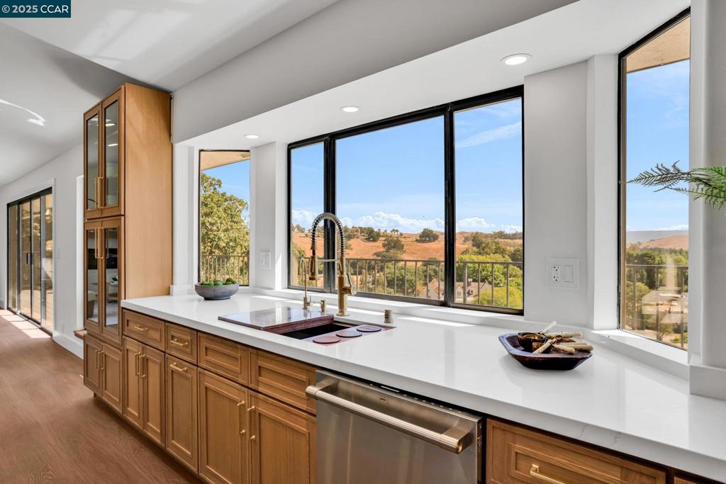 COUNTRY LIVING - Residential