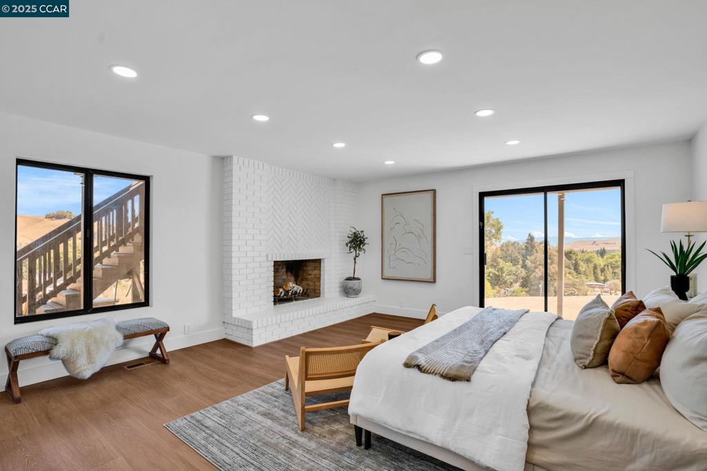 COUNTRY LIVING - Residential