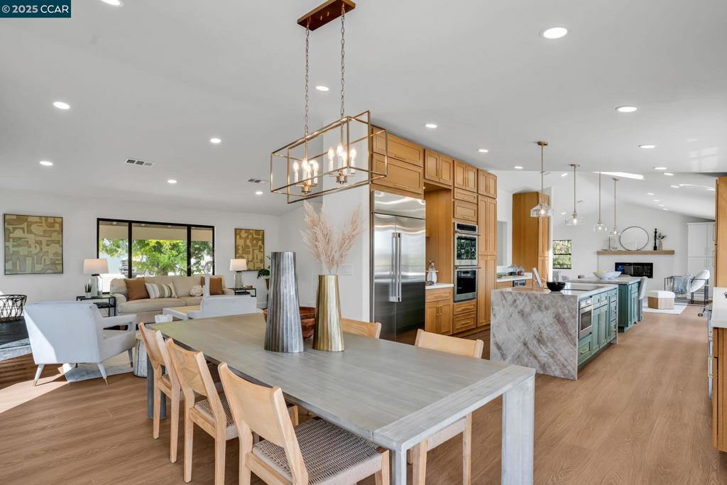 COUNTRY LIVING - Residential