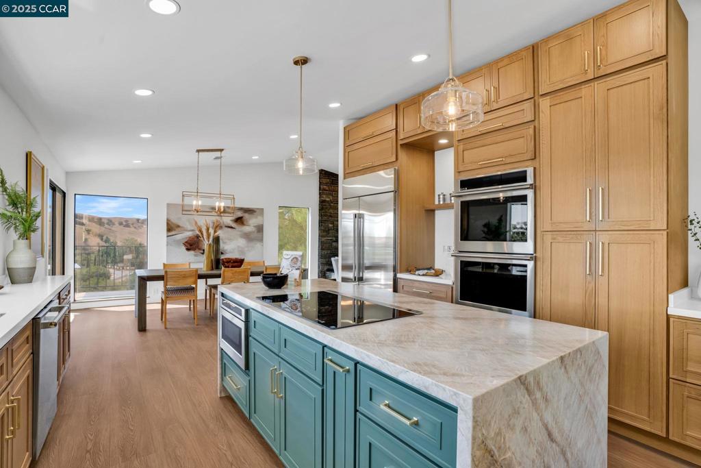 COUNTRY LIVING - Residential