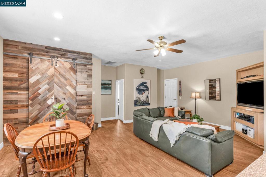 COUNTRY LIVING - Residential