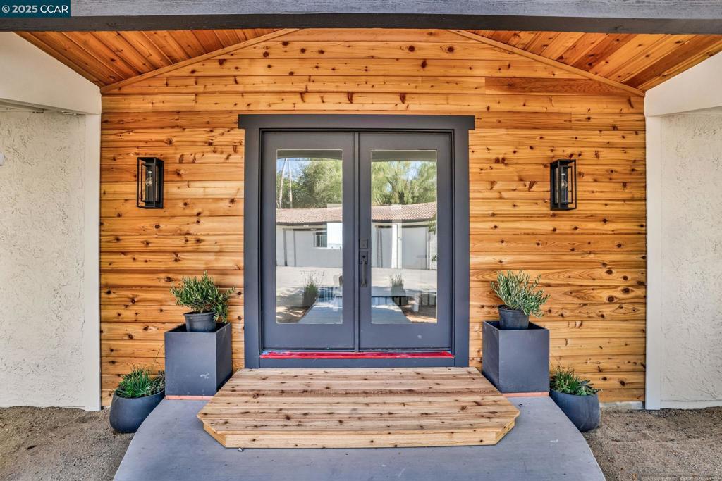 COUNTRY LIVING - Residential