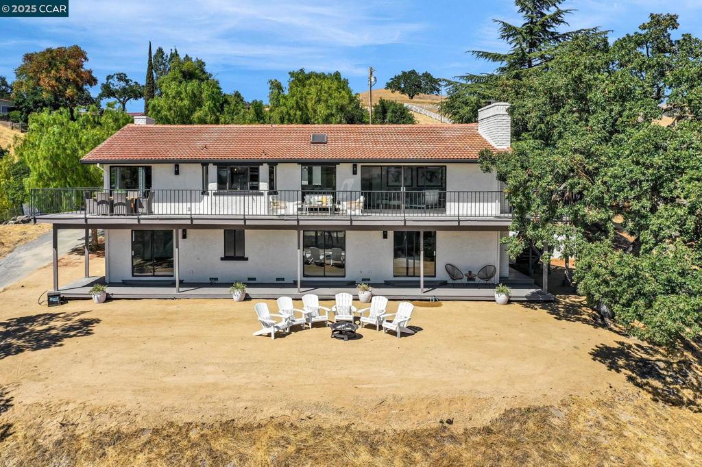 COUNTRY LIVING - Residential