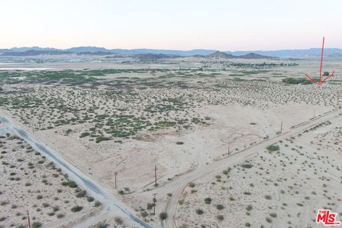 Photo of 0 Gilbert Road, Twentynine Palms, CA 92277 (MLS # 25560093)