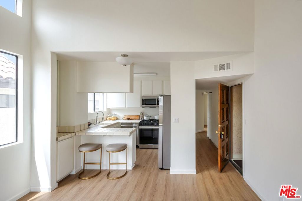 12007 Rochester Avenue 3