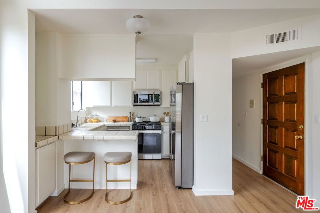 12007 Rochester Avenue 3