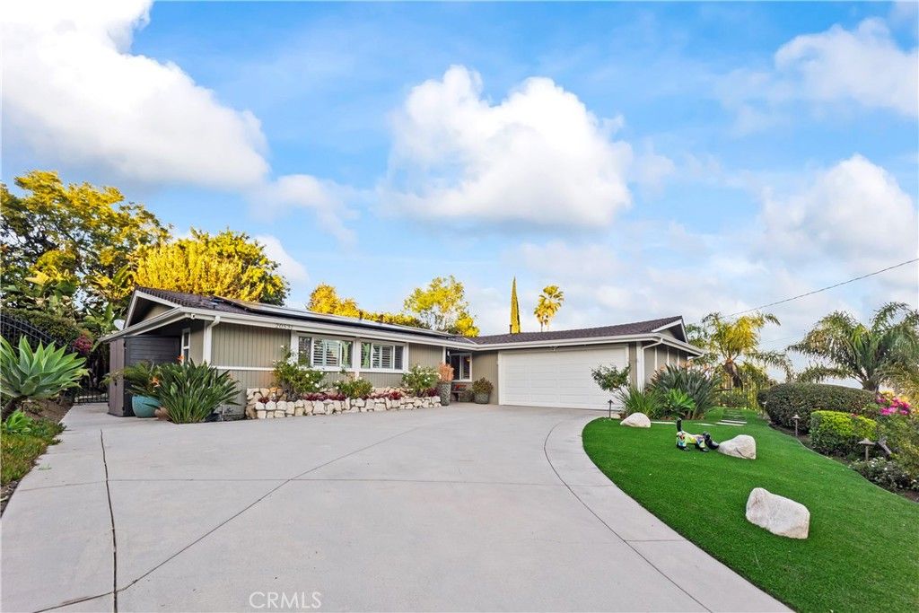 Photo of 20531 Rhoda, Woodland Hills, CA 91367 (MLS # SR26005553)