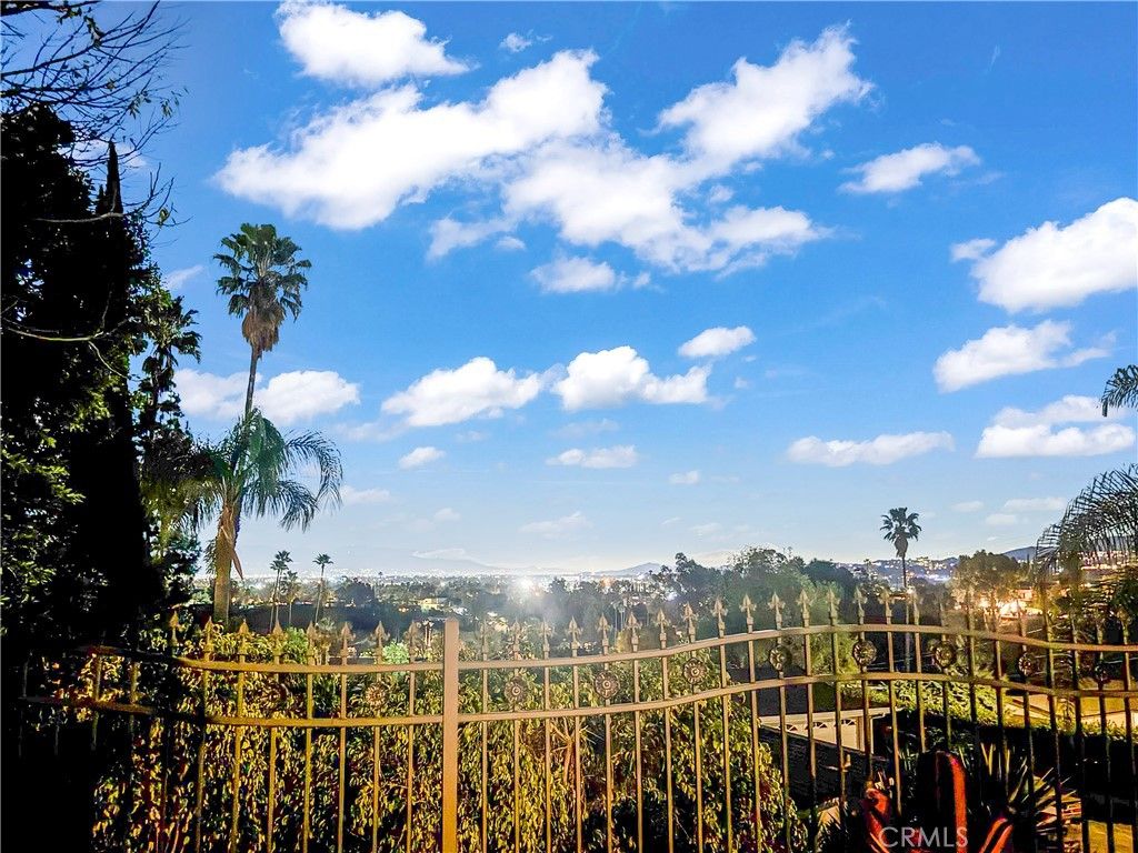 Photo of 20531 Rhoda, Woodland Hills, CA 91367 (MLS # SR26005553)