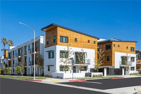 Photo of 1567 Hi Point St, Los Angeles, CA 90035 (MLS # SR26052308)