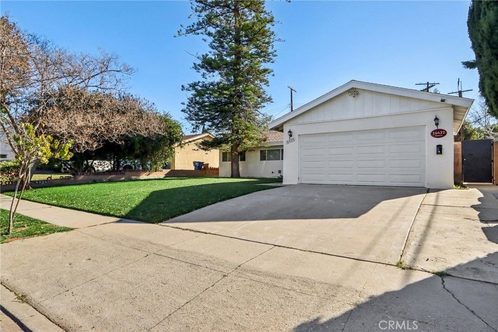 Photo of 16428 Halsted Street, North Hills, CA 91343 (MLS # SR26008236)