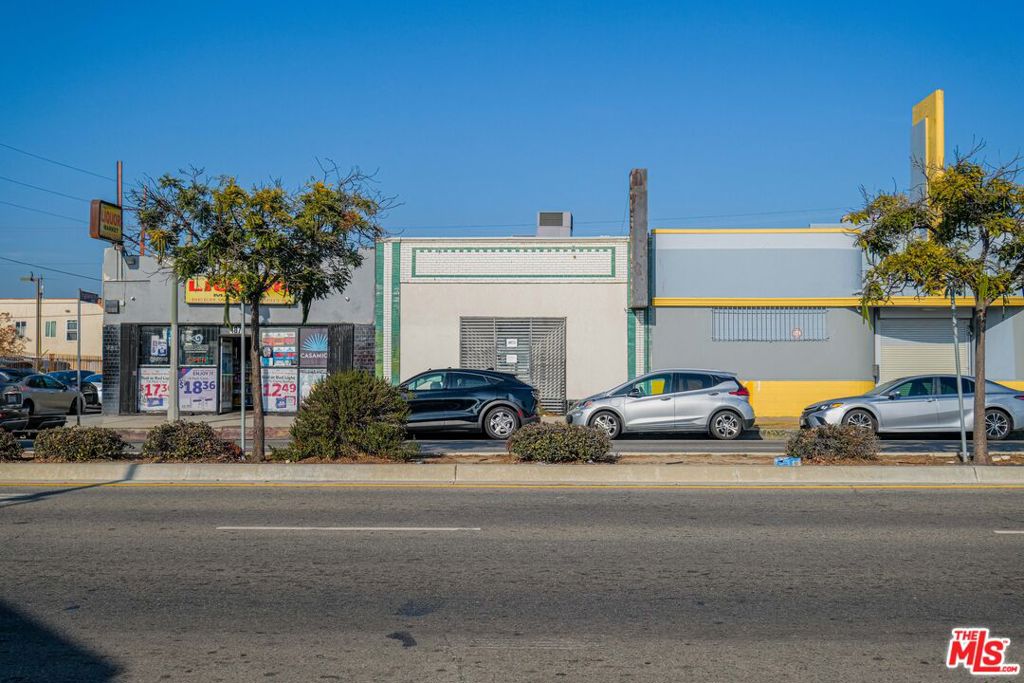 The lease offering is a 2,450 square foot office/retail space located in Mid-City off the intersection of La Brea and Washington Blvd. This space is ready for immediate move in. Parking is available on-site at the rear of the property via alley access. Parking is available for 2 tandem cars with a remote controlled gate. Both the front and back of the property are secured. The rear parking area is secured by a remote controlled gate. A steel security gate has been installed at the front entrance and can be removed if wanted. The subject property is located in prime Mid-City, one block to the East of the signalized, high traffic, intersection of W. Washington Blvd and La Brea. The 10 freeway is approx .5 miles away. Signage is available. The property offers existing signage that may be customized to a new tenant. The space totals 2,450 square feet and includes a bathroom and private office. The dimensions of the main space are 22'10" x 60'5" with 12' ceilings. Exposed brick is throughout the unit with concrete floors and central HVAC.