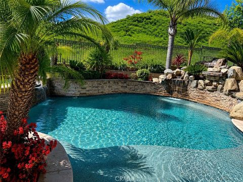 Photo of 22019 Gold Canyon Drive, Saugus, CA 91390 (MLS # SR26102329)