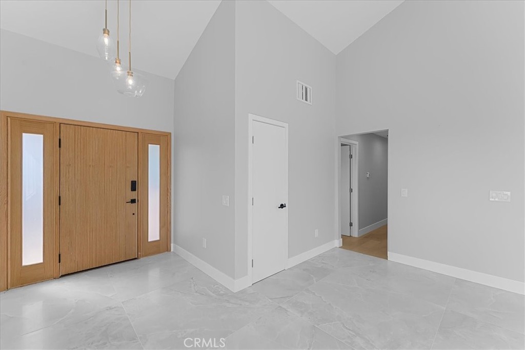 2704 Vista Mesa