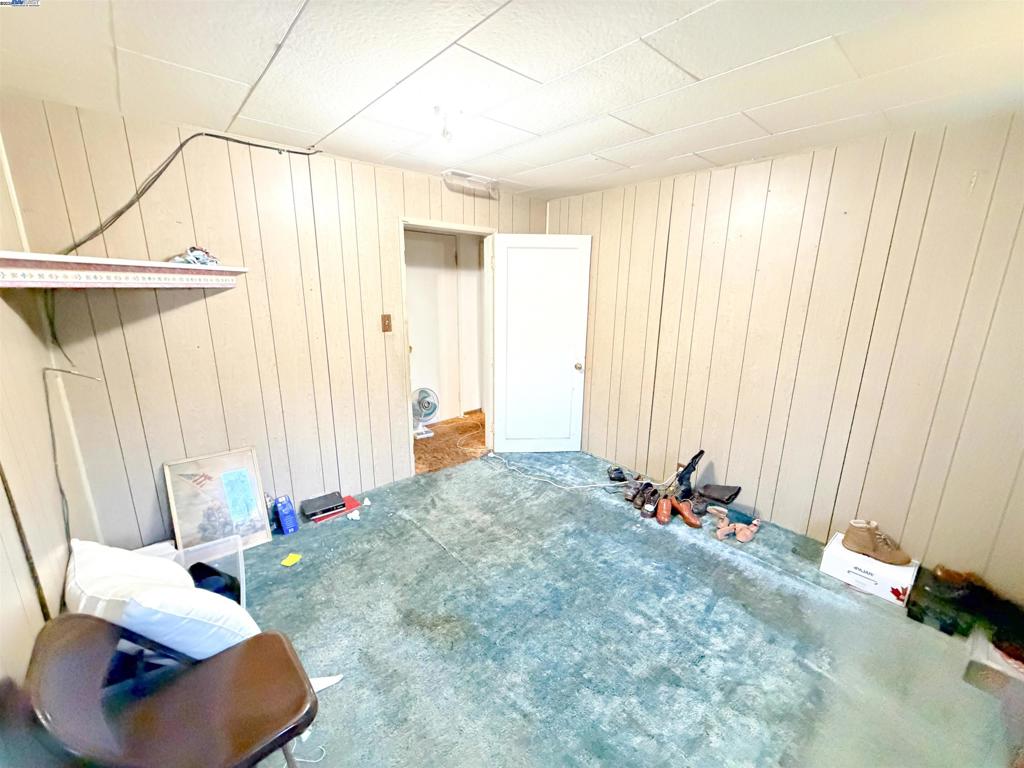 EAST FOOTHILLS - Residential