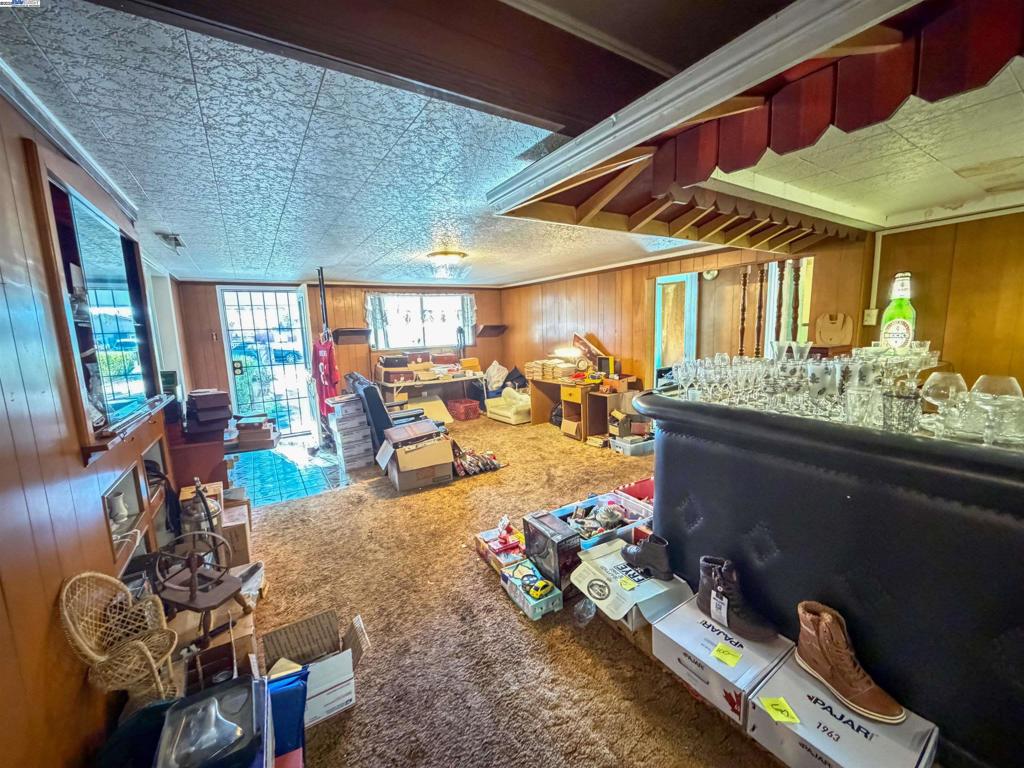 EAST FOOTHILLS - Residential