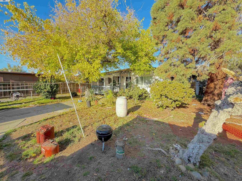 EAST FOOTHILLS - Residential