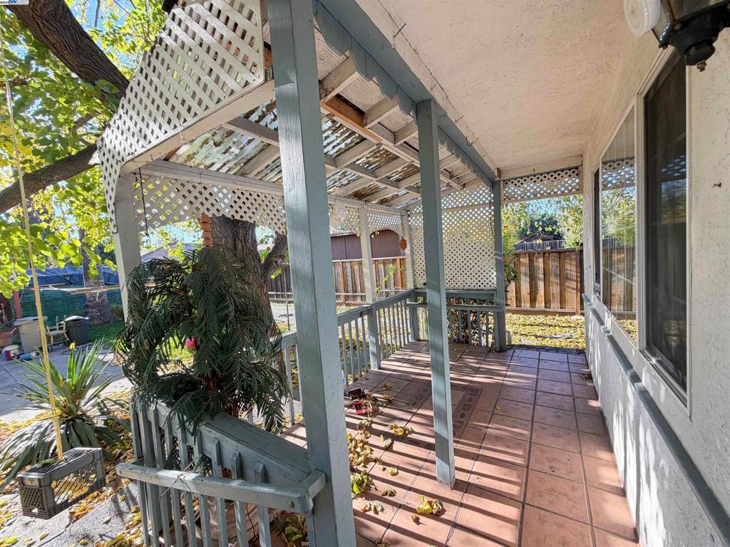 EAST FOOTHILLS - Residential