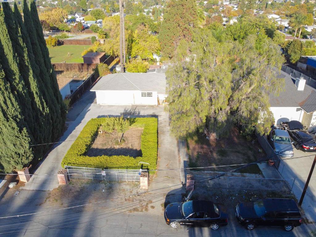 EAST FOOTHILLS - Residential