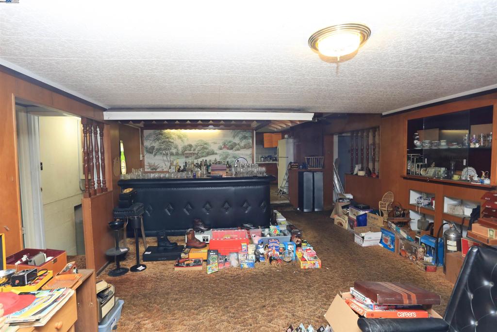 EAST FOOTHILLS - Residential