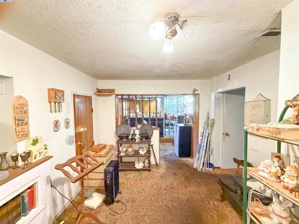 EAST FOOTHILLS - Residential