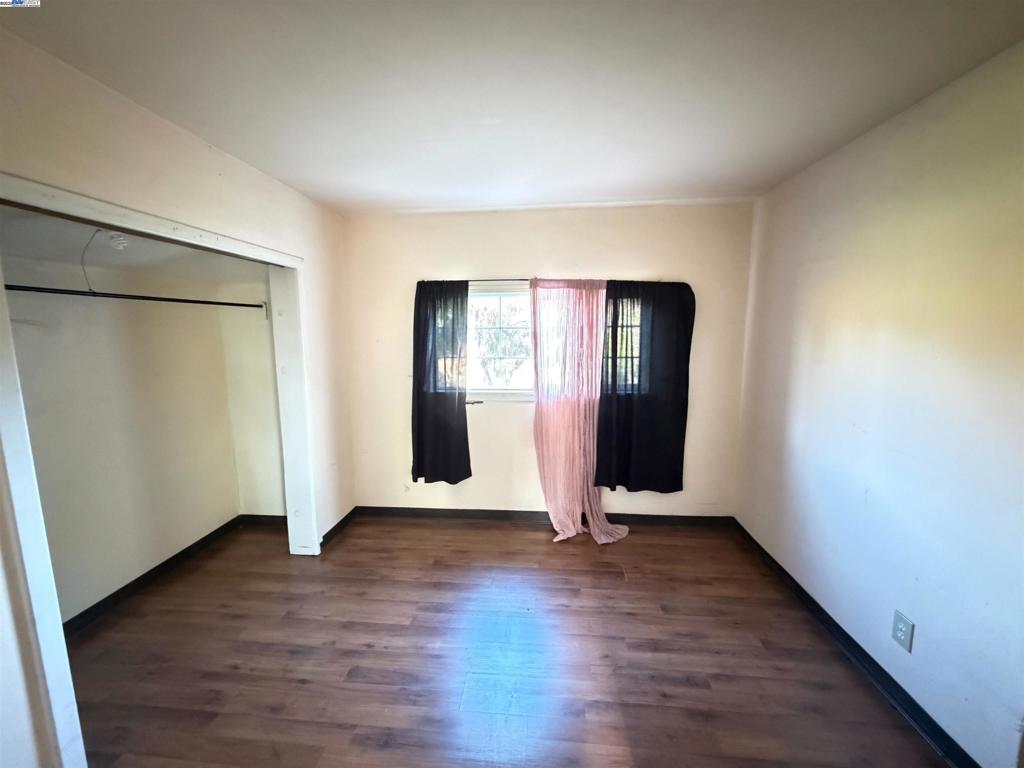 EAST FOOTHILLS - Residential