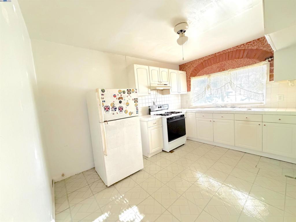 EAST FOOTHILLS - Residential