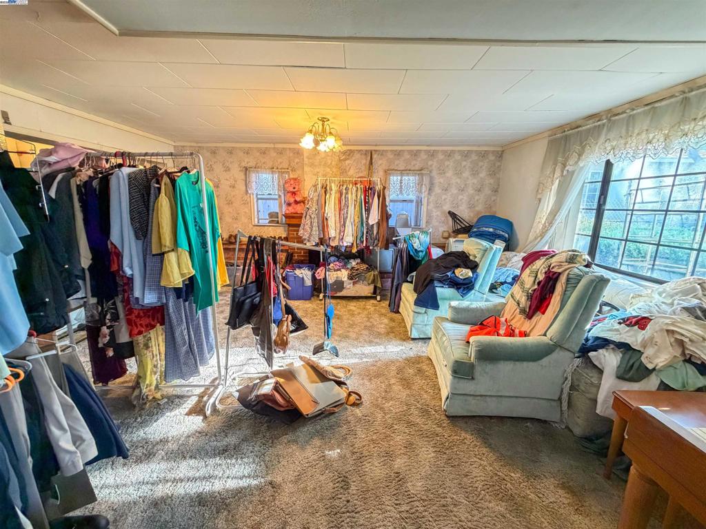 EAST FOOTHILLS - Residential