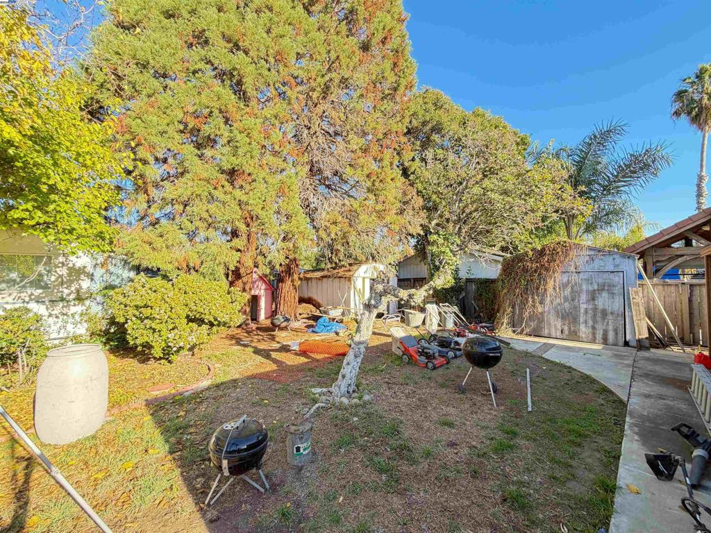 EAST FOOTHILLS - Residential