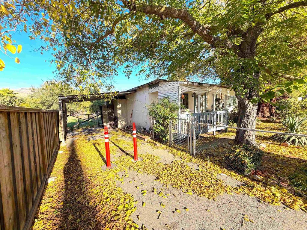 EAST FOOTHILLS - Residential