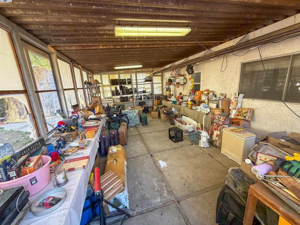 EAST FOOTHILLS - Residential