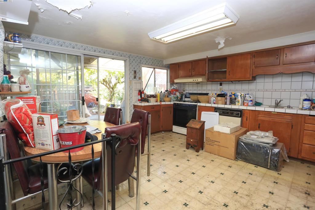 EAST FOOTHILLS - Residential