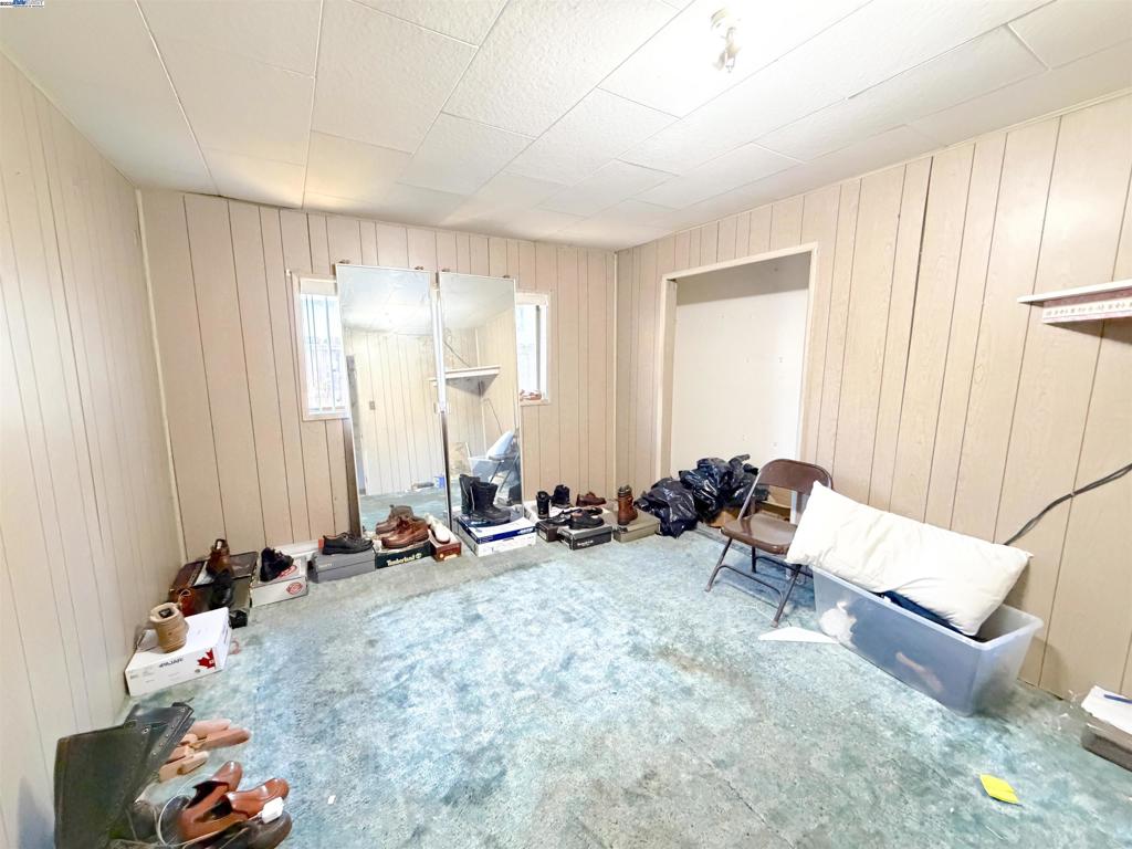 EAST FOOTHILLS - Residential