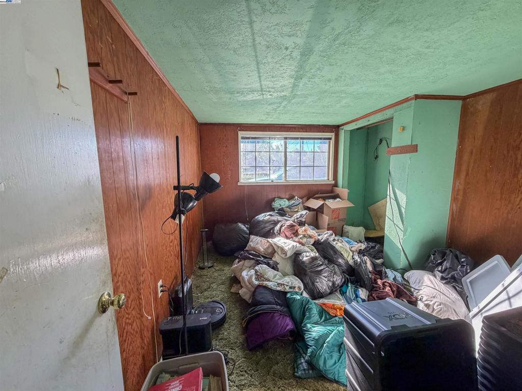 EAST FOOTHILLS - Residential