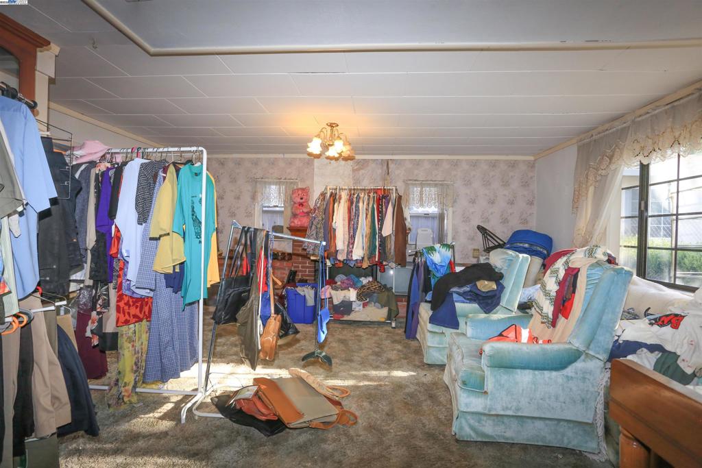 EAST FOOTHILLS - Residential