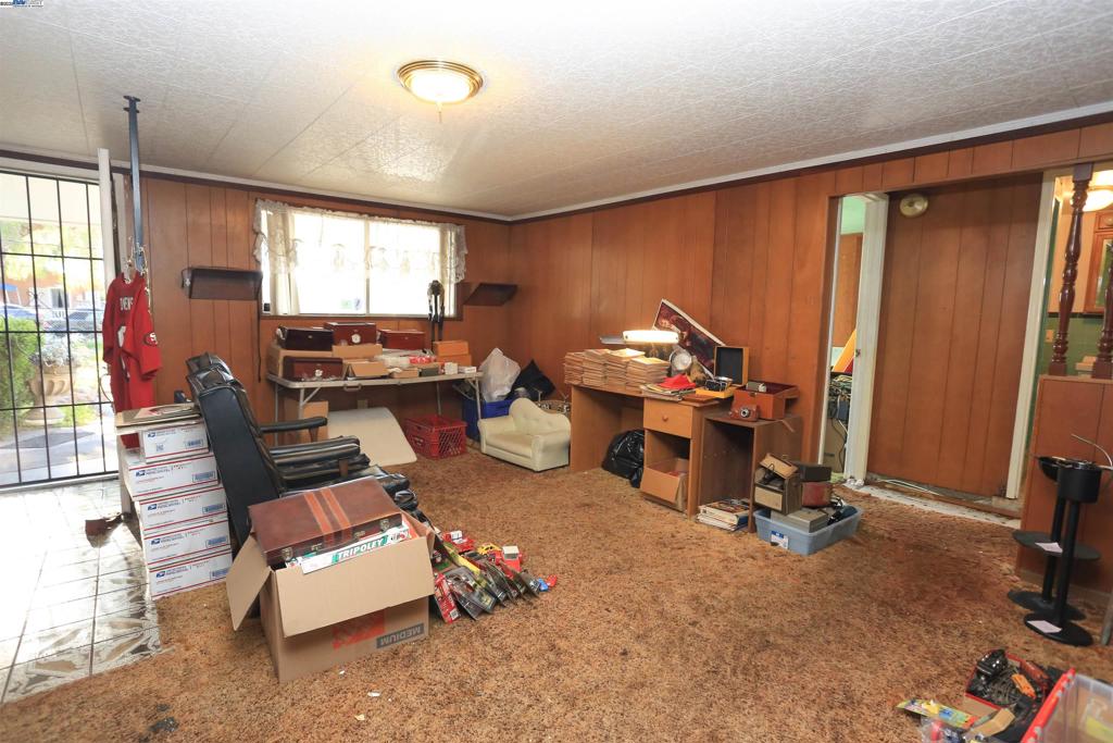 EAST FOOTHILLS - Residential