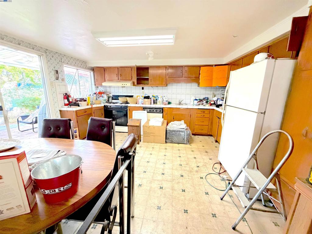 EAST FOOTHILLS - Residential