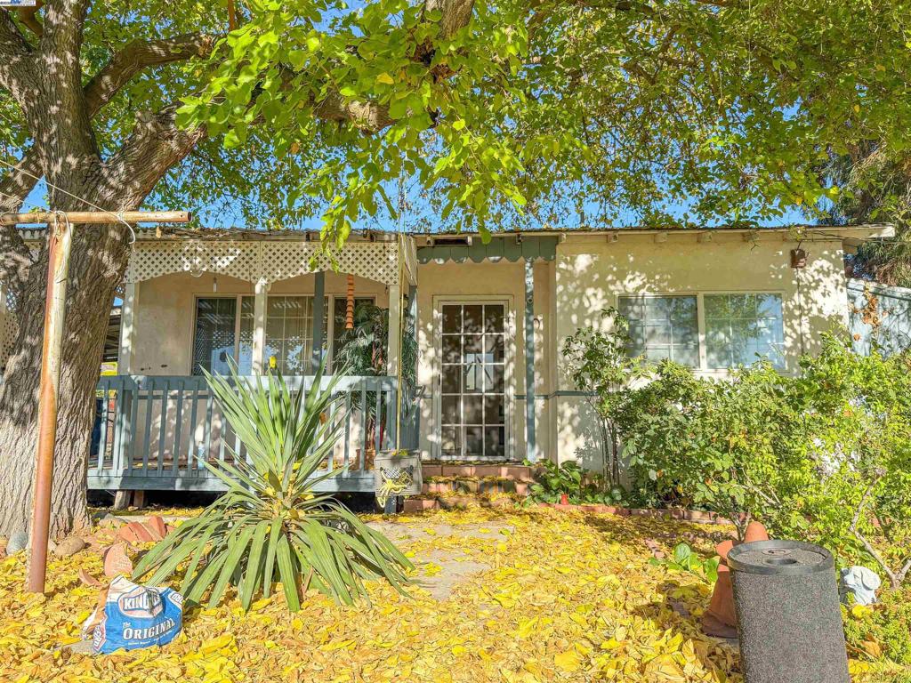 EAST FOOTHILLS - Residential