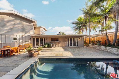 Photo of 16907 Dulce Ynez Lane, Pacific Palisades, CA 90272 (MLS # 25623837)