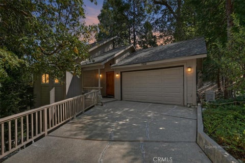 Photo of 789 Jagerhorn Dr Dr, Lake Arrowhead, CA 92352 (MLS # IG26214868)