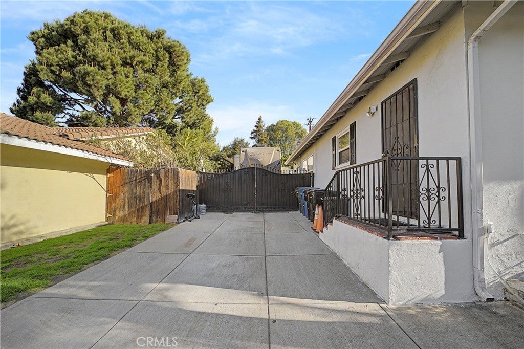 621 E Cypress Avenue